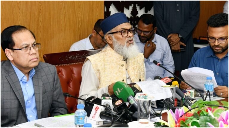 এজেন্সির গাফিলতিতে ১০ হাজার যাত্রীর হজ অনিশ্চিত