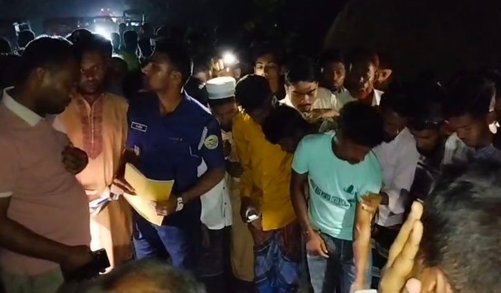 পটুয়াখালীর দুমকিতে মাইক্রোবাসচাপায় নারী নিহত