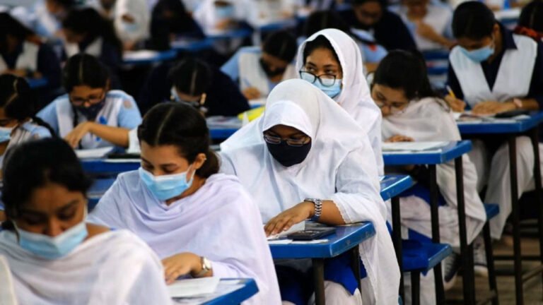 এসএসসি ও সমমানের পরীক্ষা শুরু