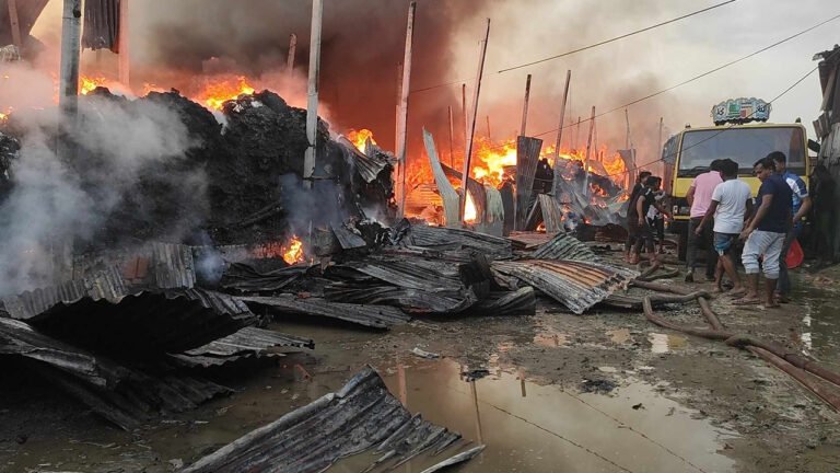 কালিয়াকৈরে ঝুটের গোডাউনে ভয়াবহ অগ্নিকাণ্ড