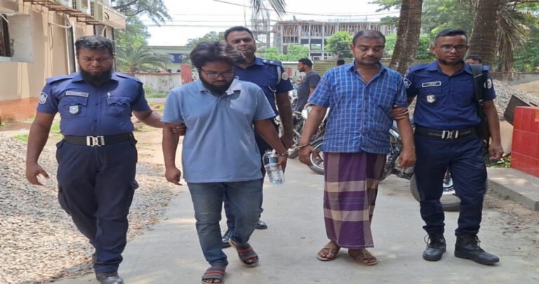 পুলিশে চাকরি দেয়ার মিথ্যা প্রতিশ্রুতি দিয়ে আত্মসাৎ: গ্রেপ্তার ২ প্রতারক