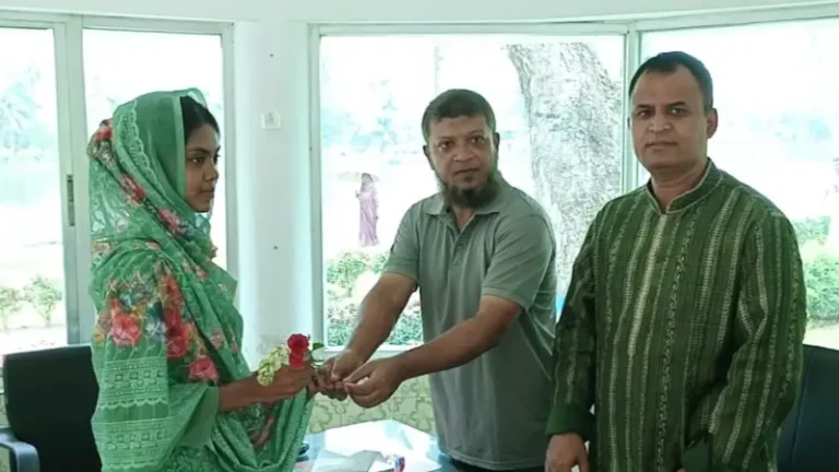 মাত্র ১২০ টাকায় পুলিশের চাকরি, পটুয়াখালীতে নজিরবিহীন দৃষ্টান্ত