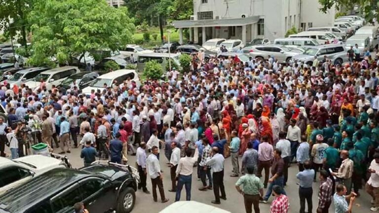 সরকারি দফতরে বিক্ষোভের ডাক, নতুন চাকরি অধ্যাদেশ প্রত্যাহারের দাবি