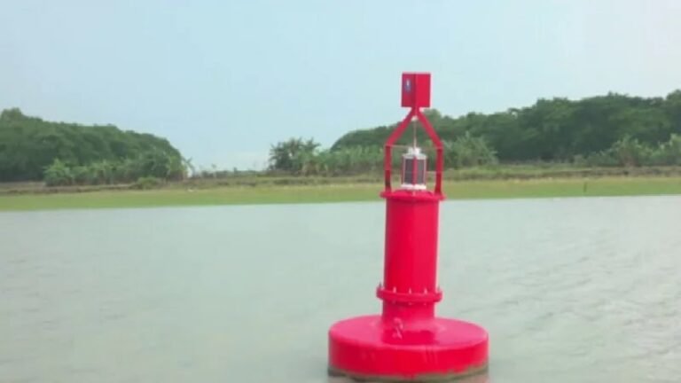 বরিশালের নদীপথে নেই নির্দেশনা বাতি, রাত্রিকালীন নৌযান চলাচলে চরম ঝুঁকি