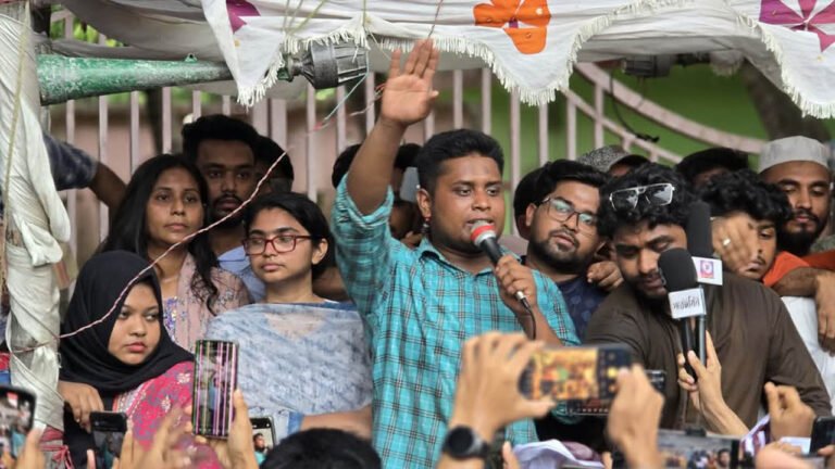 বিদেশি চাপ নয়, জনগণের ম্যান্ডেটেই আসবে নতুন সরকার: হাসনাত আবদুল্লাহ