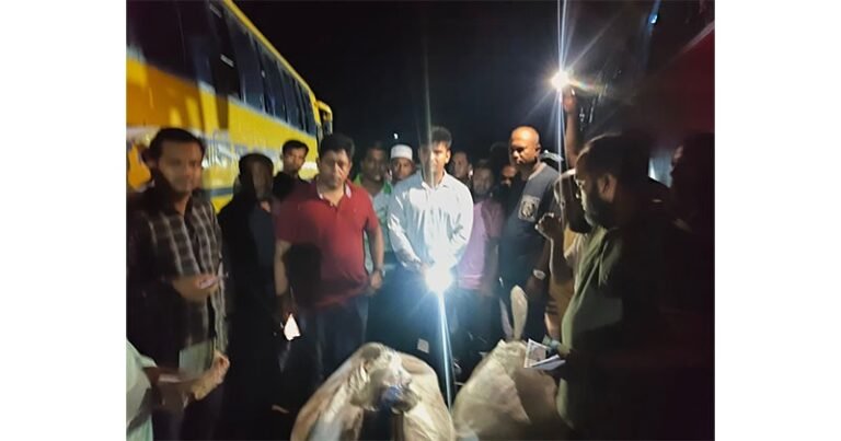 কলাপাড়ায় যাত্রীবাহী বাসে ৬ মণ সামুদ্রিক মাছ জব্দ, চালককে জরিমানা