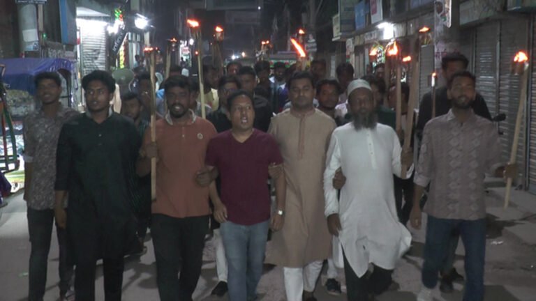 ভোলায় পাঁচ দফা দাবিতে উত্তাল মশাল মিছিল
