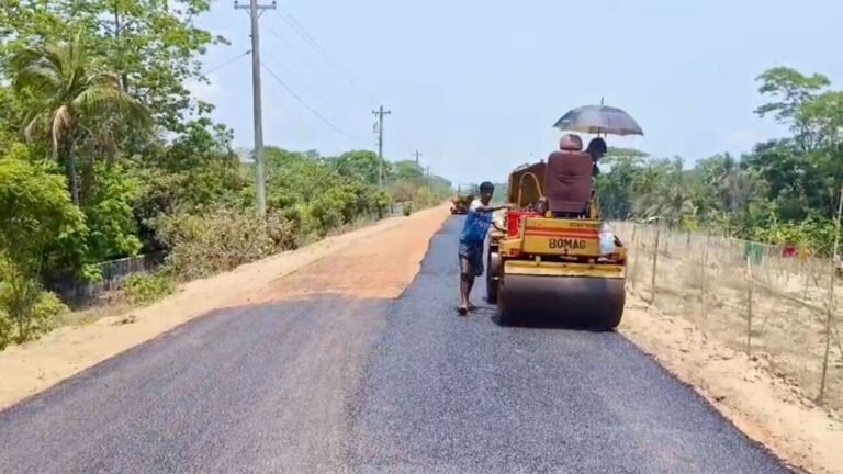 কুয়াকাটায় কার্পেটিংয়ের নামে অনিয়ম, টিকবে না এক বছরও অভিযোগ স্থানীয়দের