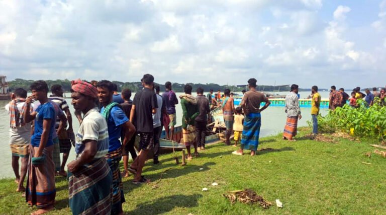 জিও ব্যাগ ফেলতে গিয়ে নদীতে পড়ে শ্রমিকের মৃত্যু