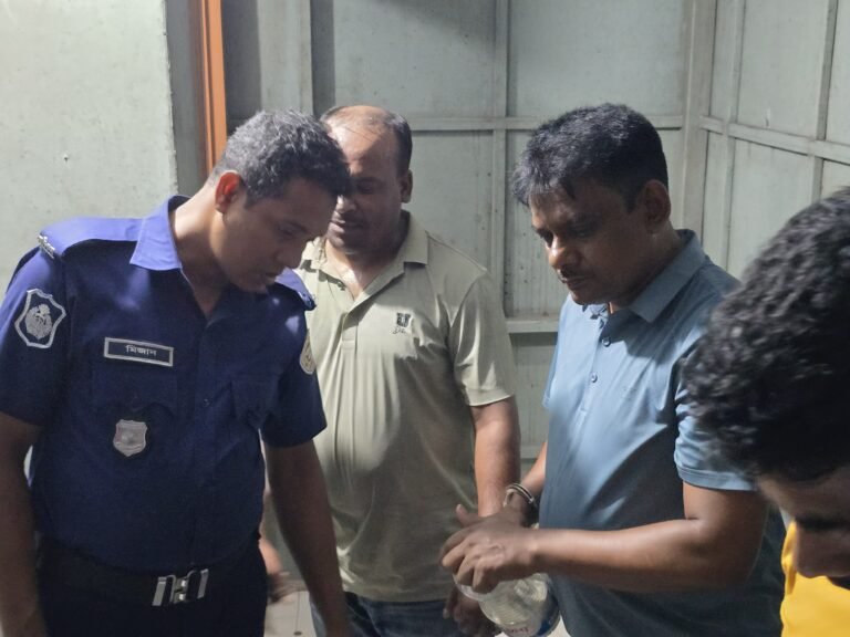 দুমকিতে  দুই পেশাদার ডাকাত অস্ত্রসহ গ্রেপ্তার