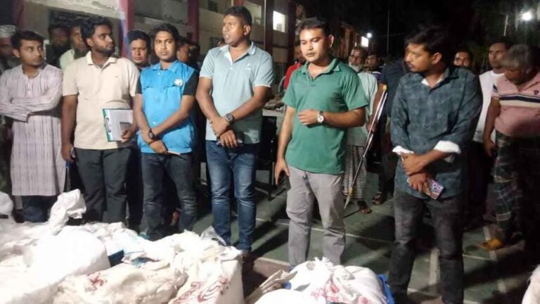 বরগুনায় বাস থেকে ২৬ মণ সামুদ্রিক মাছ জব্দ