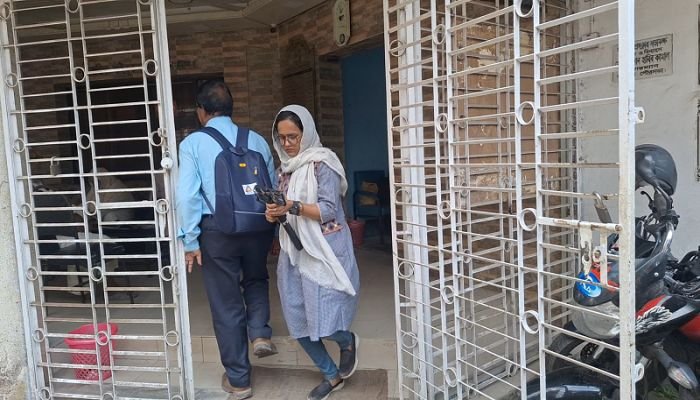 বরিশালে নারী সাংবাদিককে বের করে দিল ইসলামী আন্দোলনের কর্মীরা