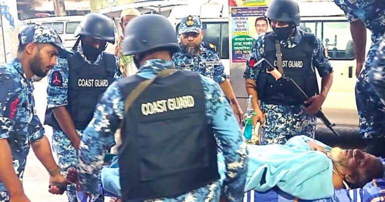  অসুস্থ লঞ্চযাত্রীর পাশে কোস্ট গার্ড, প্রাণ বাঁচাল জরুরি চিকিৎসায়
