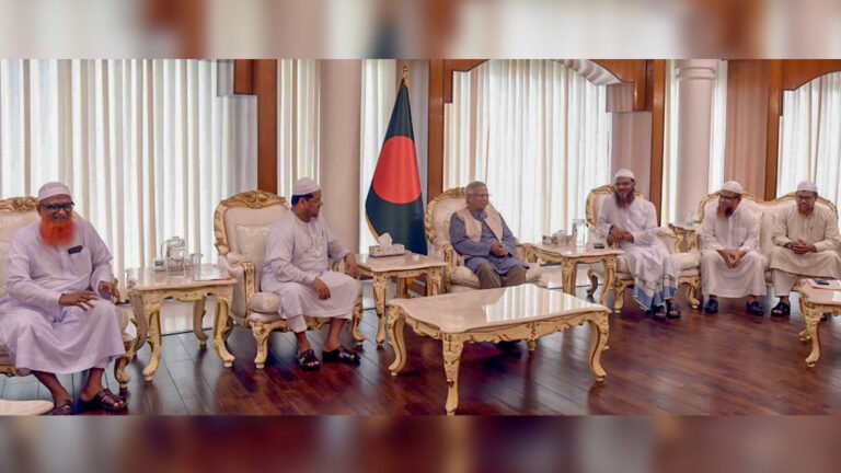 প্রধান উপদেষ্টার সঙ্গে বৈঠকে চরমোনাই পীর