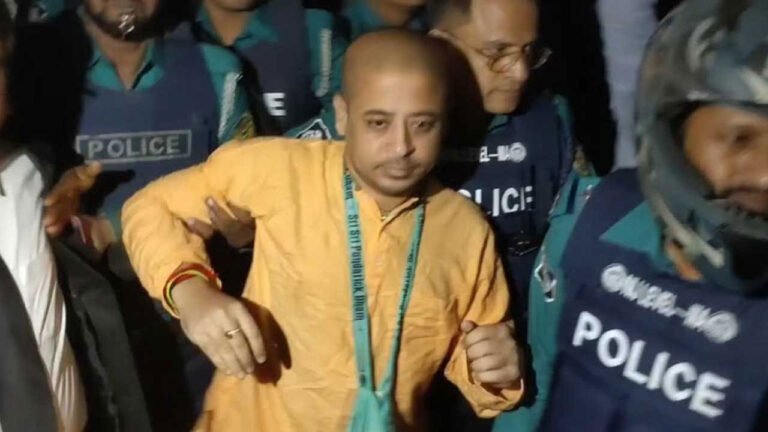 চিন্ময়কে দেওয়া জামিন স্থগিত করেছেন চেম্বার আদালত