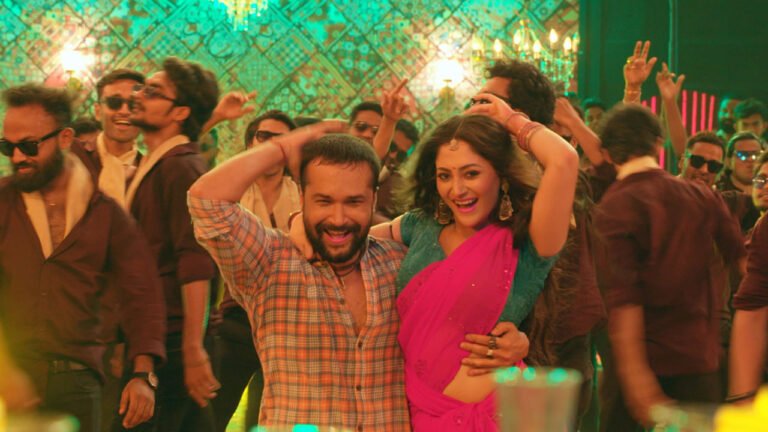 ঈদে পর্দা কাঁপাতে আসছে ‘১০০% দেশী’, নাচে মাতালেন আদর-পূজা