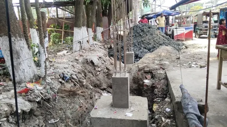 ফুটপাত দখলে বিআইডব্লিউটিএ, প্রশ্ন সাধারণ মানুষের