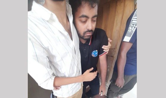 আমতলীতে বাসের সাইট নিয়ে সংঘর্ষ, আহত ৪