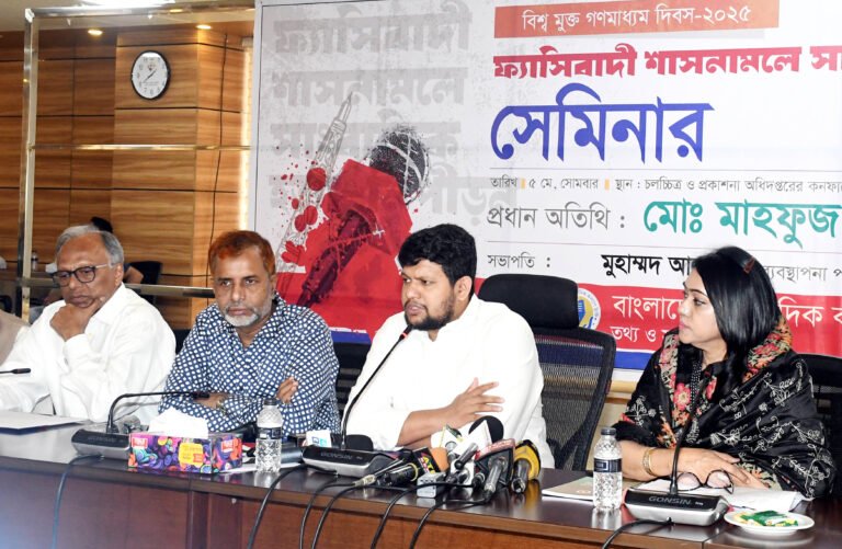 সাংবাদিক ছাঁটাই বন্ধে কড়া বার্তা তথ্য উপদেষ্টার