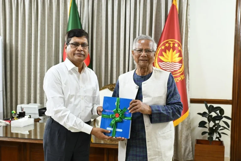 ৪৬টি নিরীক্ষা প্রতিবেদন প্রধান উপদেষ্টার কাছে পেশ
