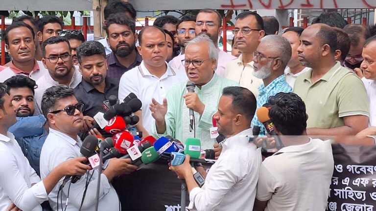  জবি শিক্ষার্থীদের উপর লাঠিচার্জ কেন? প্রশ্ন রিজভীর