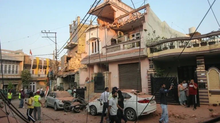 ভারতের সীমান্ত এলাকায় প্রাণ গেল ২২ জনের, ঘরছাড়া হাজারো মানুষ