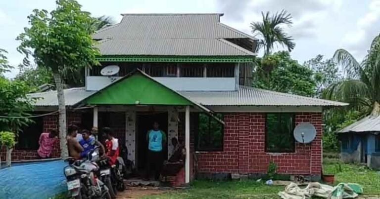 কলাপাড়ায় দিনদুপুরে বাড়ি ফাঁকা পেয়ে স্বর্ণালঙ্কারসহ টাকা চুরি