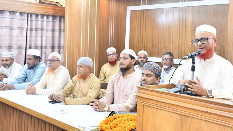 জাতীয় ঐক্যে বাধা হয় এমন মন্তব্য  করা উচিত নয় : আজহারুল ইসলাম