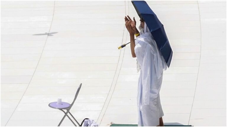 হজ শেষে ১১ জুন থেকে চালু হচ্ছে উমরা ভিসা: সৌদি হজ মন্ত্রণালয়