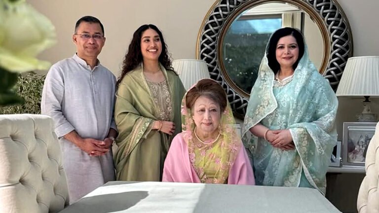 আগামীকাল দেশে ফিরছেন খালেদা জিয়া