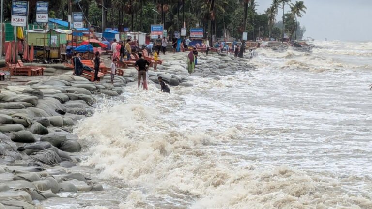 পটুয়াখালী উপকূলে লঘুচাপের প্রভাব: ৩ নম্বর সতর্ক সংকেত, বাড়ছে বৃষ্টি ও জোয়ারের পানি