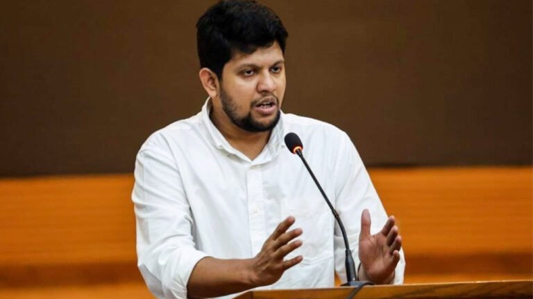 “রাজনীতিকরণের ফলে সাংবাদিকরাই সবচেয়ে বেশি ক্ষতিগ্রস্ত” : তথ্য উপদেষ্টা