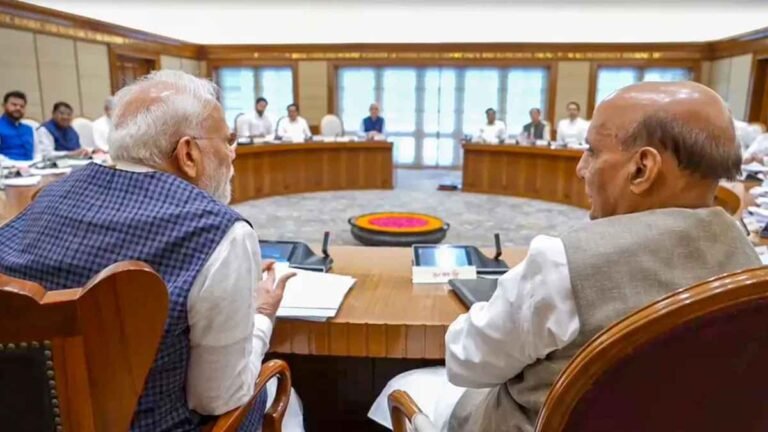 কাশ্মীর ইস্যুতে সর্বদলীয় বৈঠকে মোদি সরকার