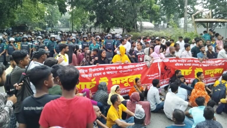 পুলিশের বাঁধায় কাকরাইলে থেমে গেল ‘মার্চ টু যমুনা’