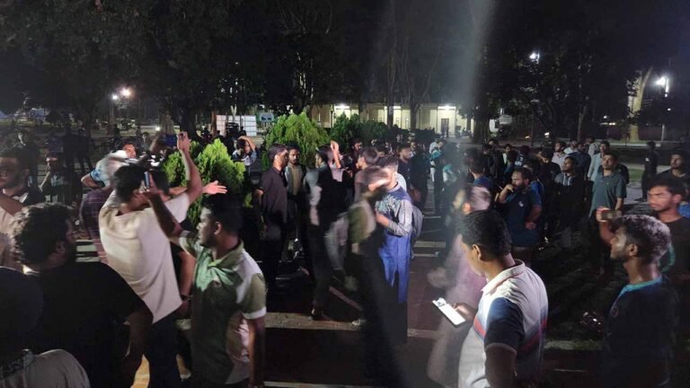 রাবিতে শাহবাগবিরোধী ও ছাত্রজোটের সংঘর্ষে উত্তপ্ত ক্যাম্পাস