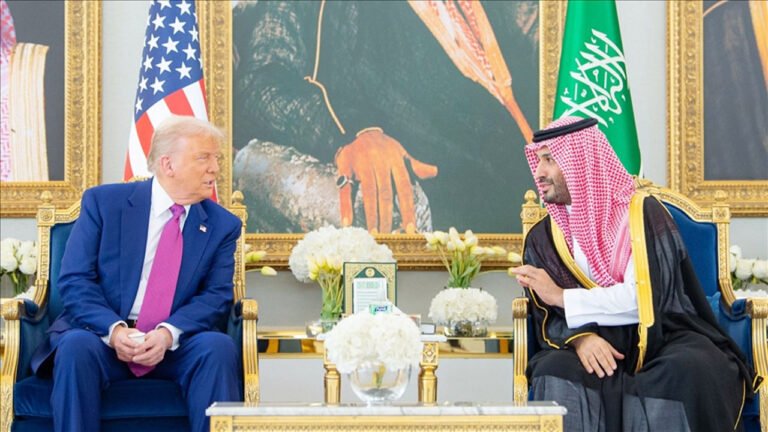 যুক্তরাষ্ট্রের সঙ্গে ৩০ হাজার কোটি ডলারের বাণিজ্যচুক্তি স্বাক্ষর সৌদির