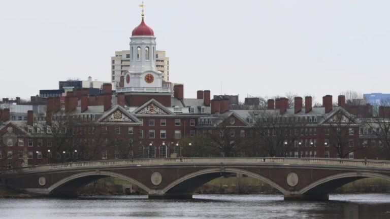 বিদেশি শিক্ষার্থী ভর্তিতে নিষেধাজ্ঞা: ট্রাম্প প্রশাসনের বিরুদ্ধে হার্ভার্ডের মামলা