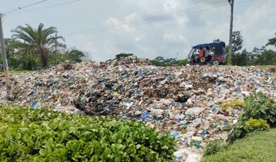 মহাসড়কের পাশে ময়লার স্তুপ, অপসারণের দাবি এলাকাবাসীর