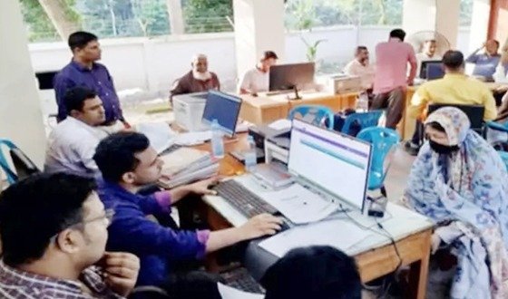 গৌরনদী ভূমি অফিসে দালালমুক্ত সেবা, ফিরেছে জনআস্থা