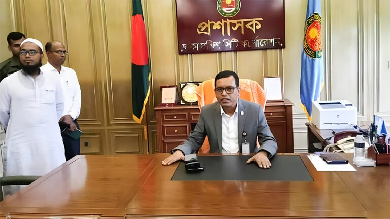 ৪৩ দিন পর নগর ভবনে ফিরলেন ডিএসসিসি প্রশাসক, সকল সেবা চালুর ঘোষণা