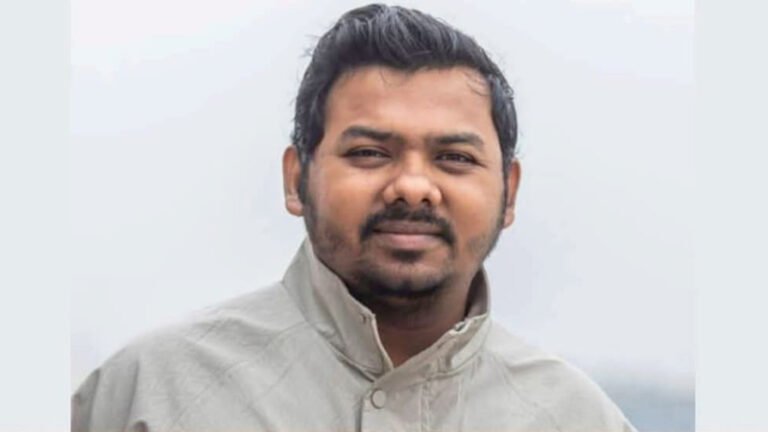 নৈতিক স্খলনের অভিযোগে সারোয়ার তুষারকে শোকজ