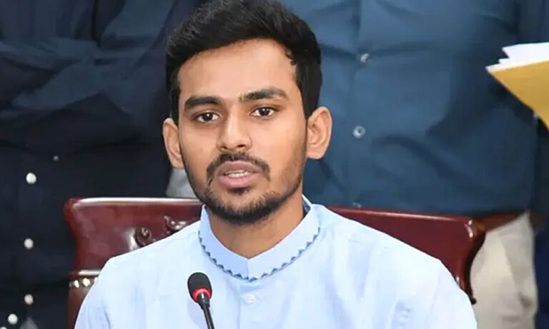 ‘নতুন বাংলাদেশ দিবস’ সিদ্ধান্ত পুনর্বিবেচনায় সরকার: আসিফ মাহমুদ