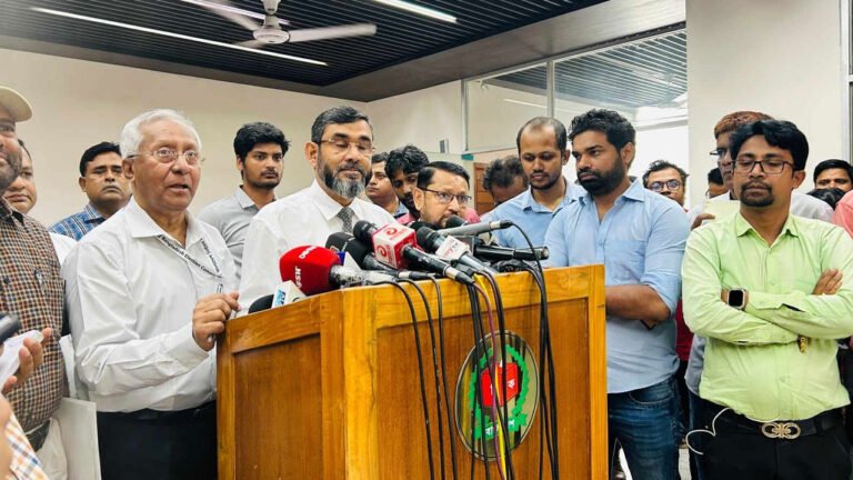 জাতীয় নির্বাচনে উঠছে পোস্টার, প্রচারে বাড়ছে ডিজিটাল মাধ্যমের ব্যবহার