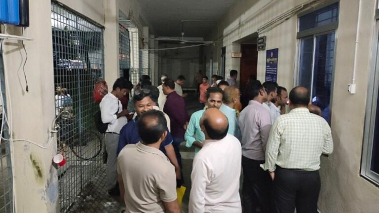 বরগুনায় তিন ভুয়া ডাক্তারকে জরিমানা, একজনের বিরুদ্ধে মামলা