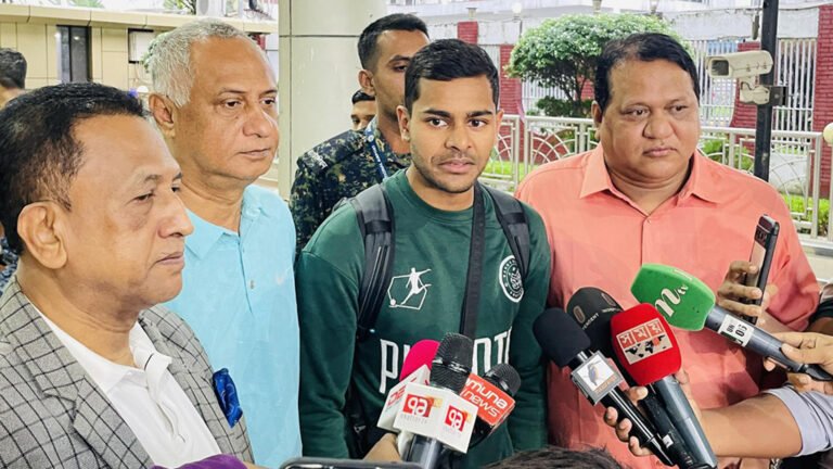 ঢাকায় পৌঁছেছেন সমিত সোম