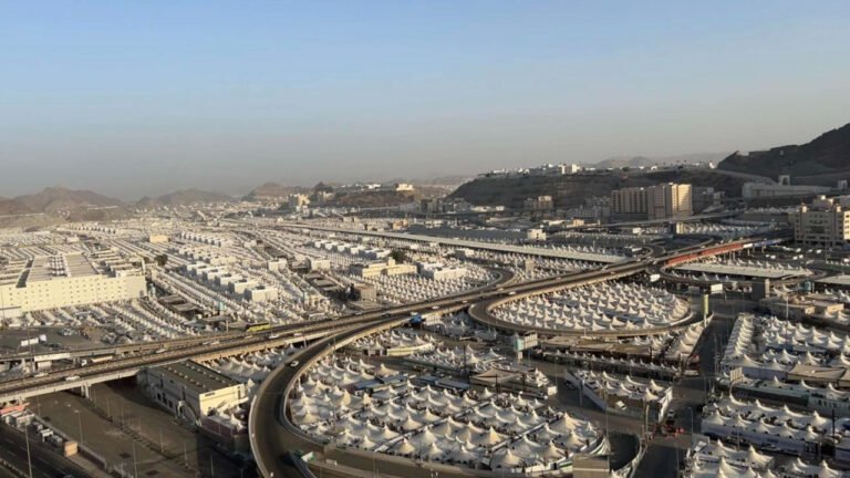 বাংলাদেশি হাজিদের সেবায় মিনায় ১৮টি বিশেষ টিম দায়িত্বে