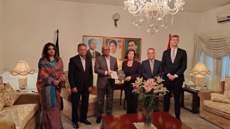 বিএনপি কার্যালয়ে মির্জা ফখরুলের সঙ্গে সৌজন্য সাক্ষাতে ট্রেসি জ্যাকবসন