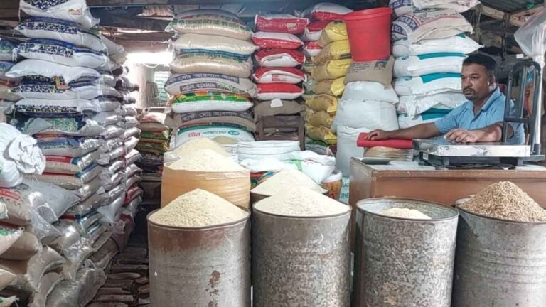 ঝালকাঠিতে মৌসুমে চালের দাম বেড়ে বিপাকে ভোক্তা