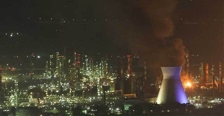 ইরানের ক্ষেপণাস্ত্র হামলা; পুড়ছে ইসরায়েলের সবচেয়ে বড় তেল শোধনাগার