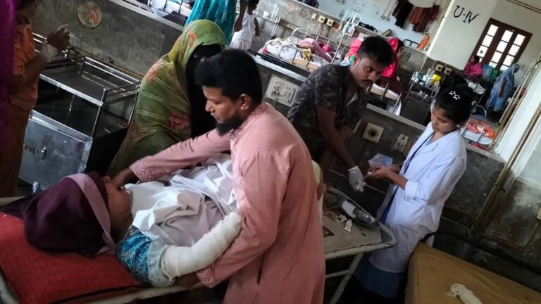 বরিশালে পলিথিনে মোড়ানো অবস্থায় উদ্ধার অ্যাসিডদগ্ধ অন্তঃসত্ত্বা নারী